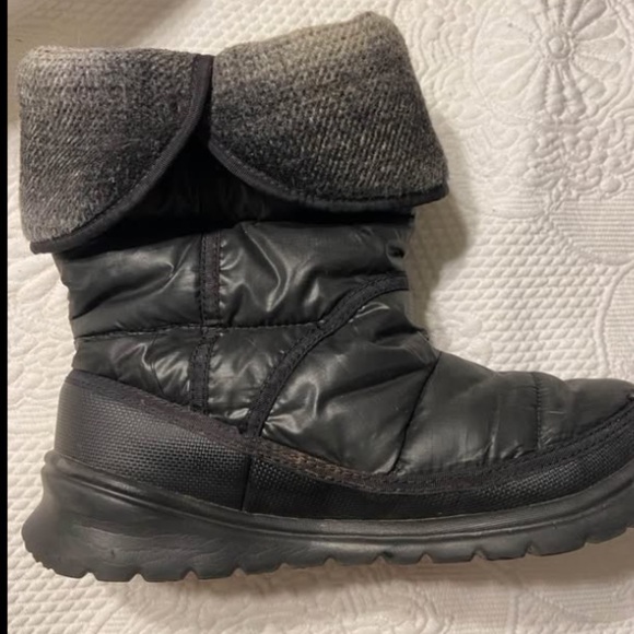 The North Face Amor 2 Women's Quilted Black Winter Boots - Picture 2 of 7